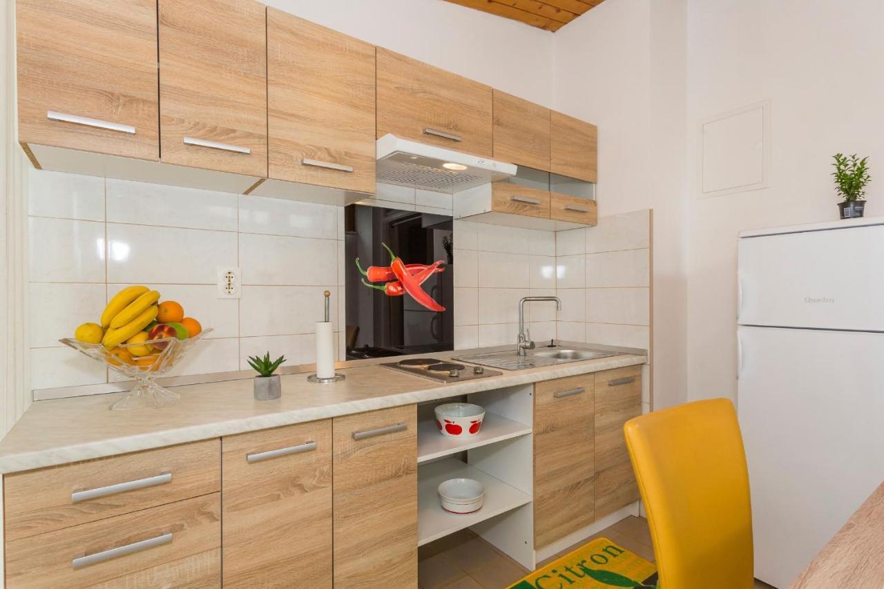 Comfortable Modern Studio With Shaded Patio Split Exterior foto